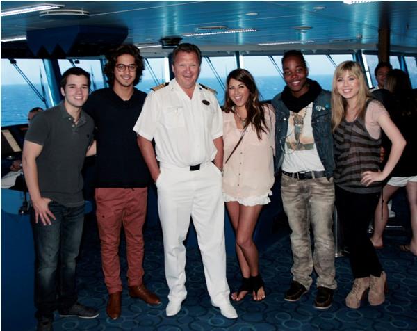 Jennette McCurdy joined by costar Nathan Kress and Victorious stars 